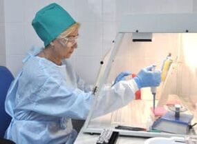 Διεξαγωγή δοκιμής κοπράνων για αυγά σκουληκιών